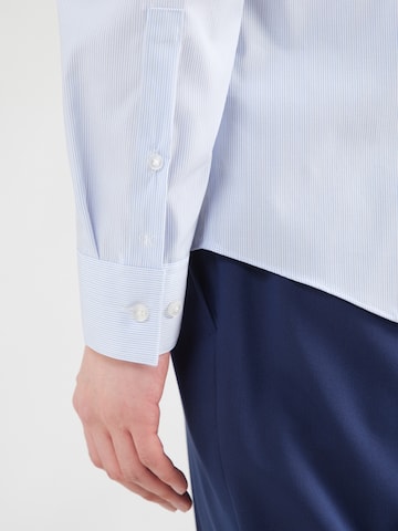 Calvin Klein Средняя посадка Рубашка в Синий