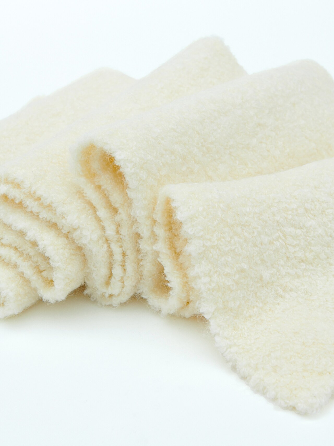 EDITED Produkte Schal 'Keira' weiß