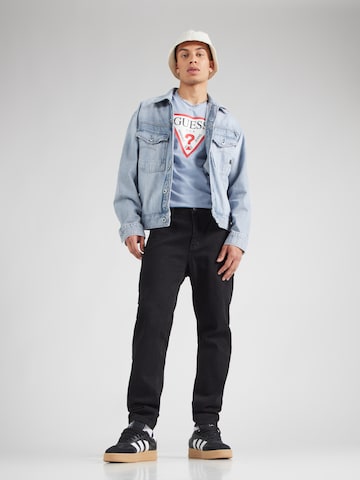 GUESS Bluser & t-shirts i blå