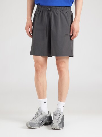 Nike Sportswear Loosefit Broek 'Tech' in Grijs: voorkant