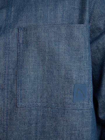 Coupe regular Chemise 'Jaxon Hydro PRO' CHASIN' en bleu