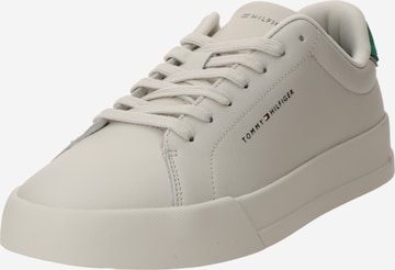 Baskets basses 'Court Ess' TOMMY HILFIGER en blanc : devant