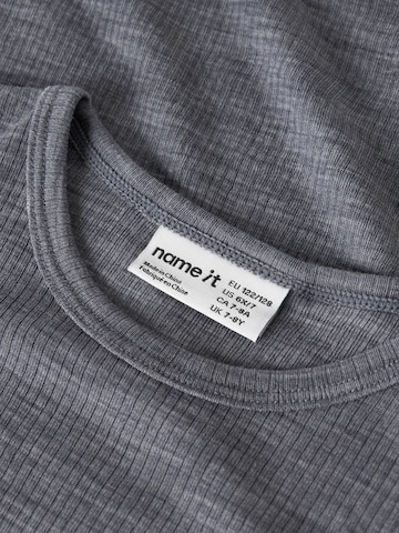 Maglietta di NAME IT in grigio