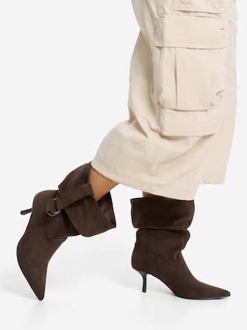 Bottines Bershka en marron : sur le côté