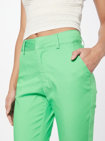 KaffeSlimfit Chino hlače 'Lea' - zelena boja