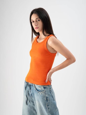 MND Topp 'Orange' i orange