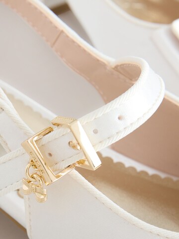 Baker by Ted Baker Σανδάλι σε λευκό