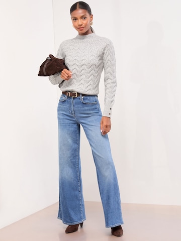 self. Svetr – šedá