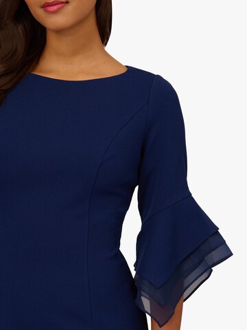 Adrianna Papell Knielanges Cocktailkleid 'Knit Crepe Tiered Sleeve Dress' in Blau