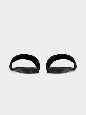 Calvin Klein Пантолеты в Черный