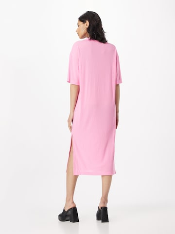 Monki Платье в Ярко-розовый
