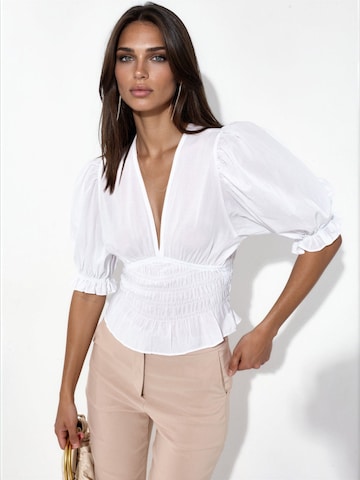 Busem Blouse in White: front