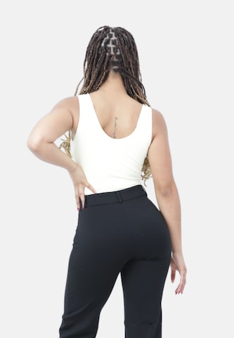 Elara Blus i vit