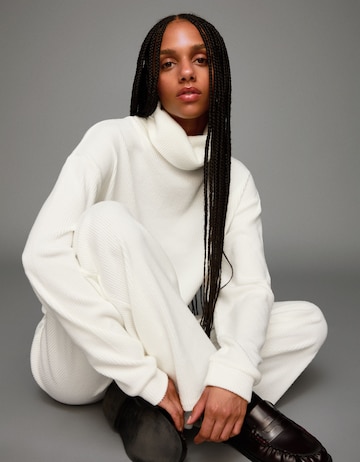 Bershka Pullover in Beige