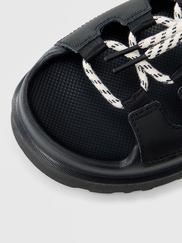 UGG Сандали 'GoldenGlow Toggle' в черно