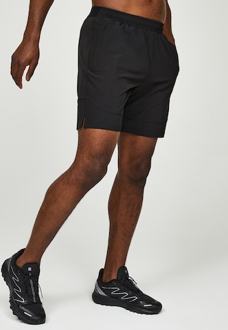 regular Pantaloni sportivi 'Form Woven' di MONTERRAIN in nero