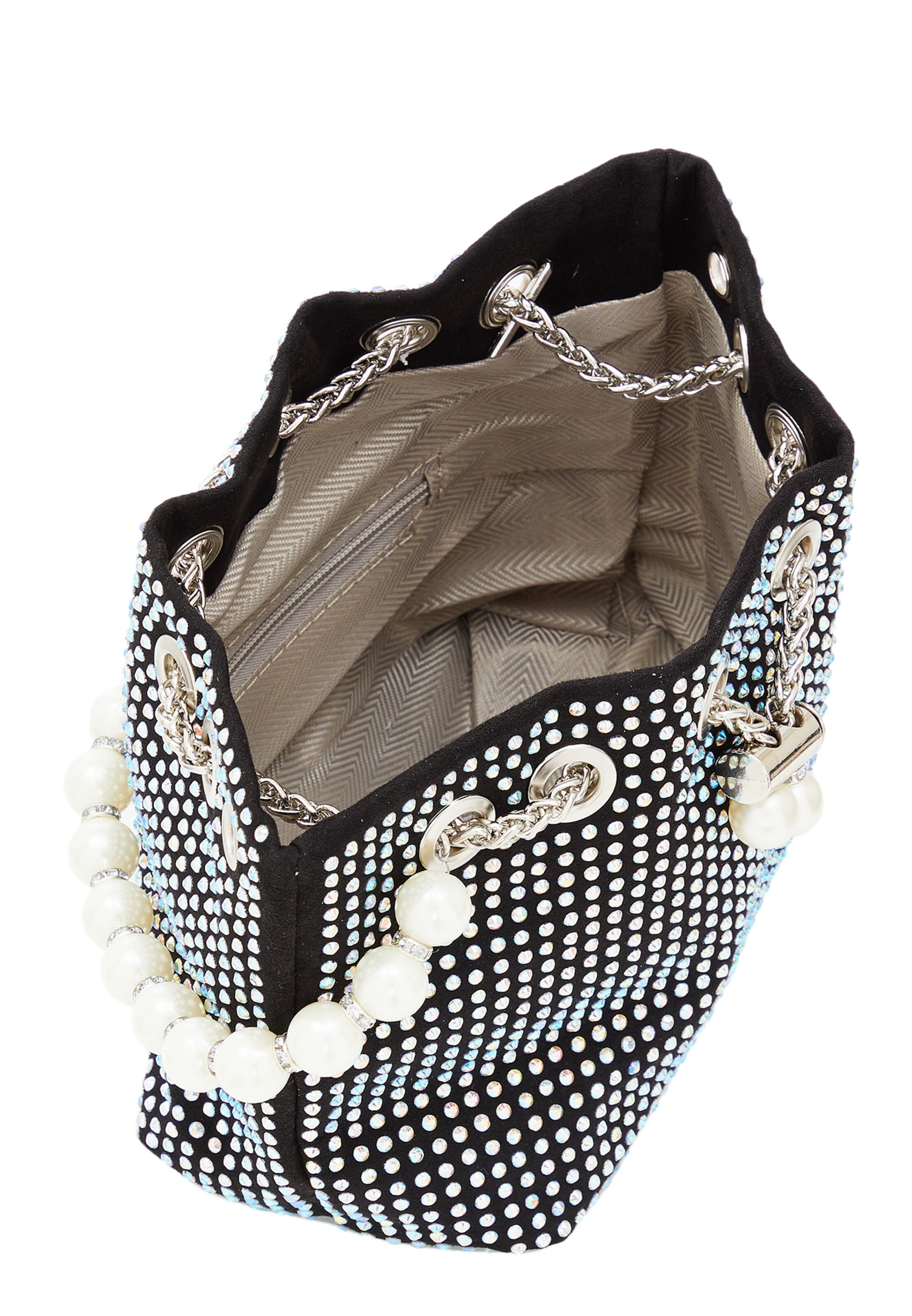 faina Buideltas in Zwart