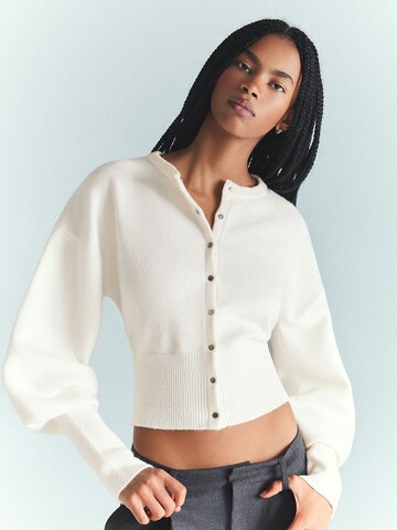 Giacchetta di Bershka in beige: frontale