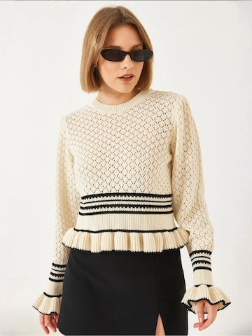 Bianco Lucci Sweater in Beige