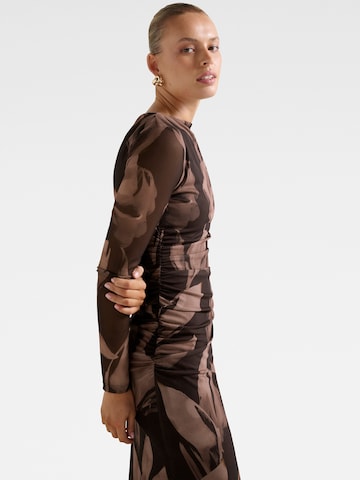 Rochie de seară 'Alannah' de la Forever New pe mai multe culori