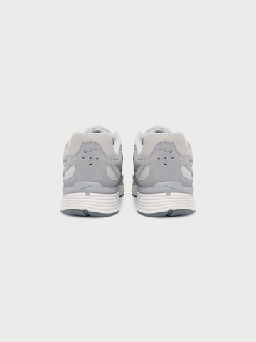 Nike Sportswear - Sapatilhas baixas 'P-6000' em cinzento