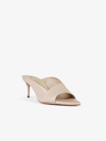 CARRANO Hochhackige Sandalen in Beige: Vorderseite