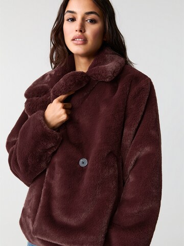 Pull&Bear Jacke in Rot