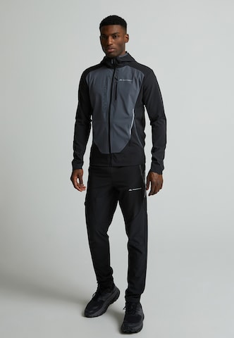 MONTERRAIN Tapered Hose in Schwarz