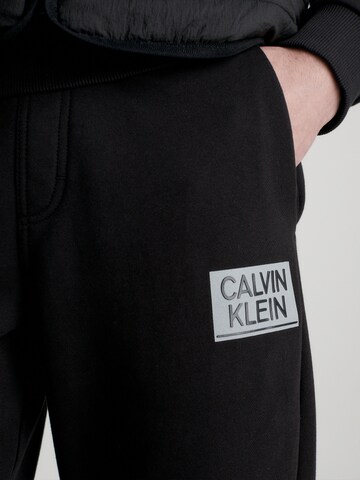 Calvin Klein Tapered Hose in Schwarz