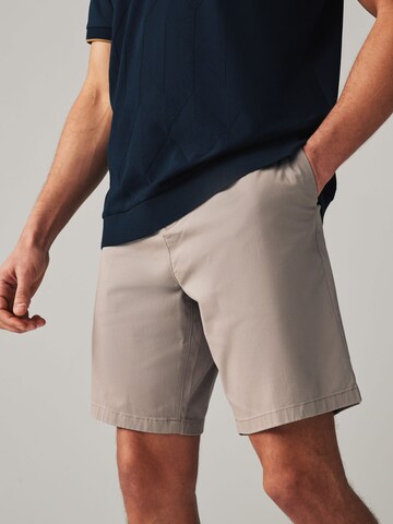 regular Pantaloni chino di Next in grigio: frontale