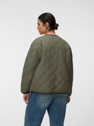 Vero Moda Curve - Chaqueta de entretiempo 'OLIVIA' en verde