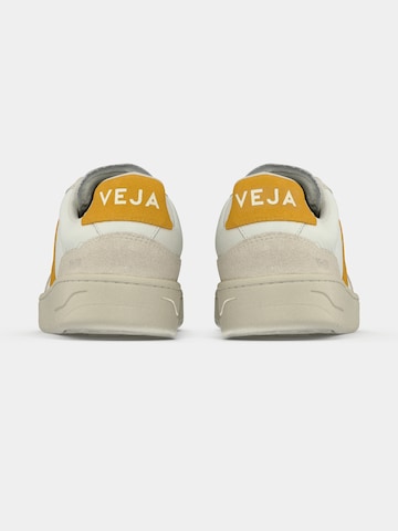 Veja Sneakers laag 'V-90' in Wit