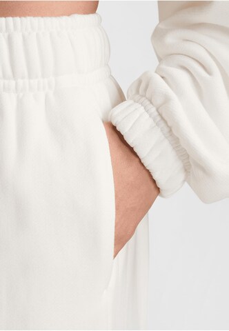 regular Pantaloni cargo di NIKE in bianco