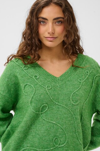 CULTURE Sweater in Green
