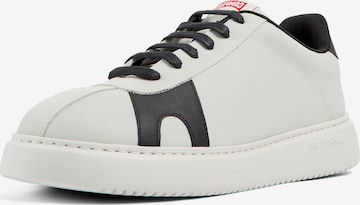 Sneaker bassa ' Runner K21 ' di CAMPER in bianco: frontale