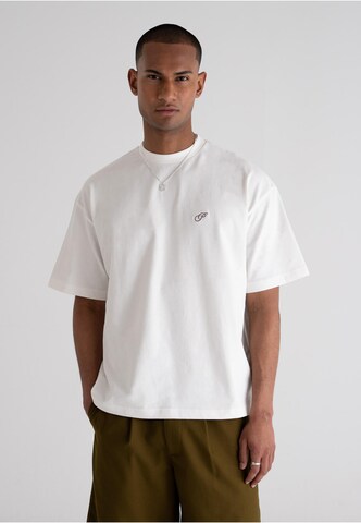 T-Shirt 'Grand Resort' Prohibited en blanc : devant