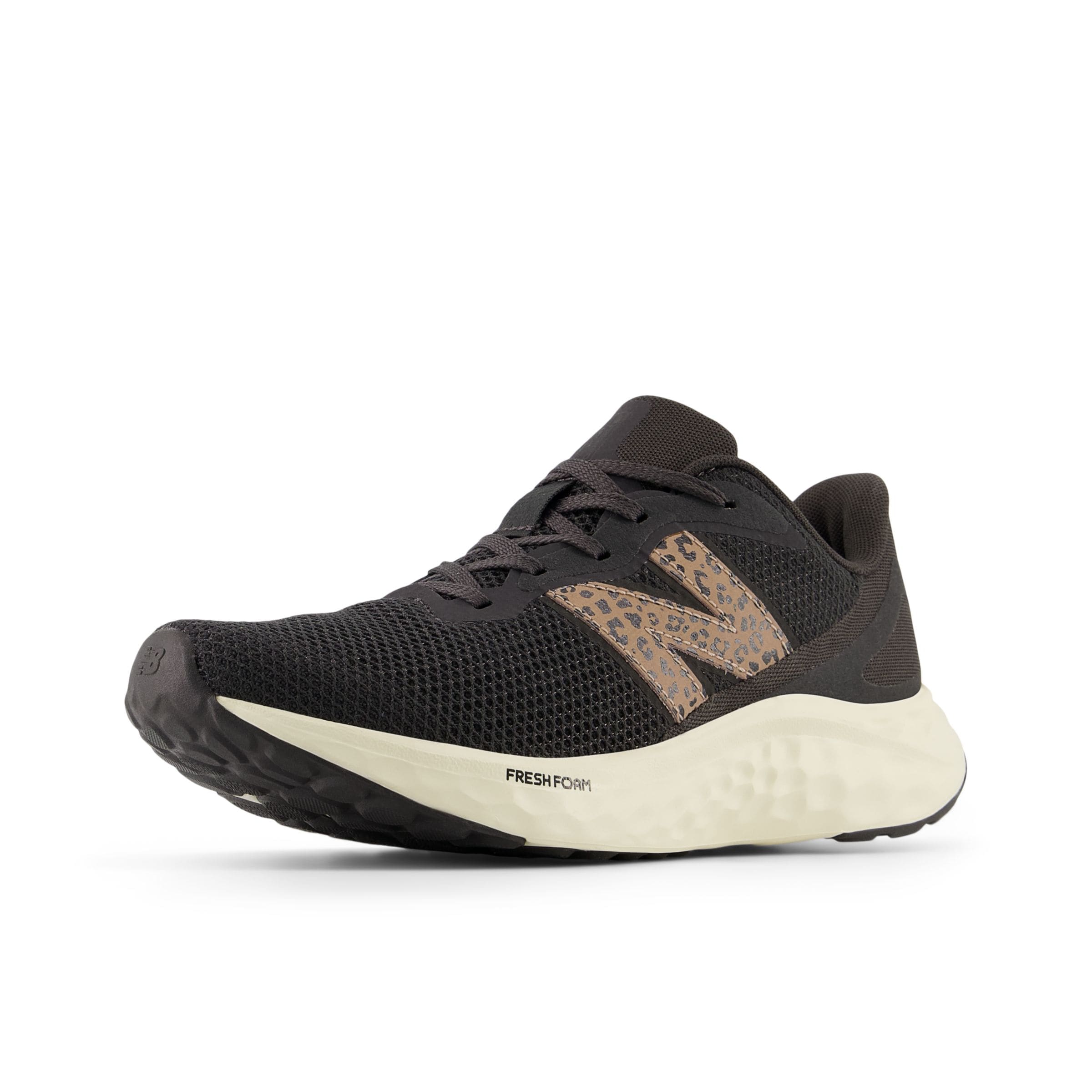 Chaussure de course 'Arishi v4' new balance en noir : devant