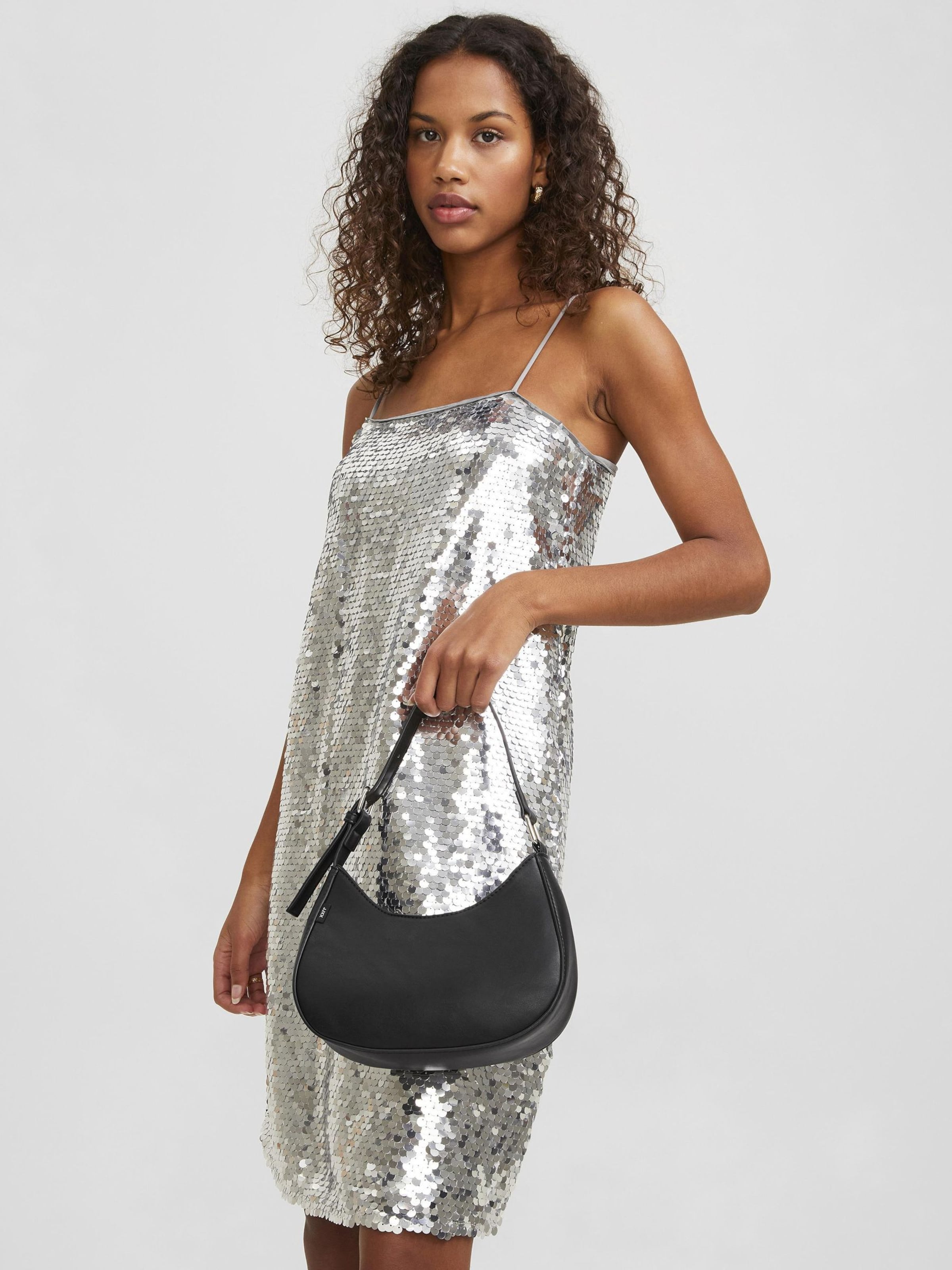 ショルダーバッグ・ポシェット Ribbon shoulder bag black OVHEE] Chloe 2- WAY Shoulder Bag (BLACK) (OVHEE/ショルダー