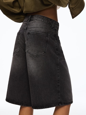 BershkaBaggy Traperice - crna boja