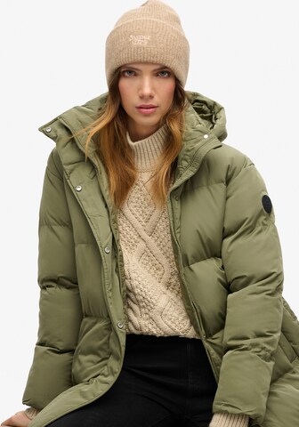 Superdry Muts in Beige: voorkant
