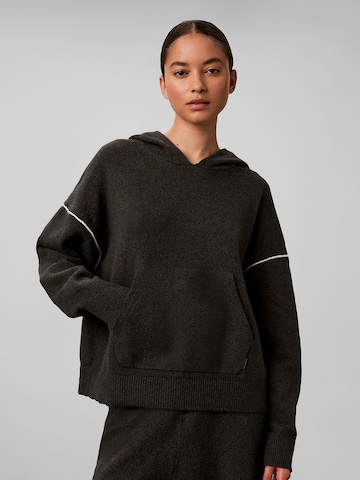 Calvin Klein Sweatshirt in Black: front