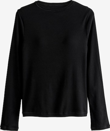 Tricou de la Next pe negru: față