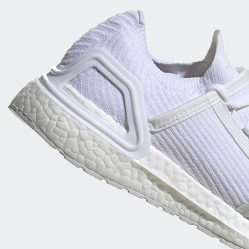 ADIDAS BY STELLA MCCARTNEY Rövid szárú sportcipők 'Ultraboost 20' - fehér