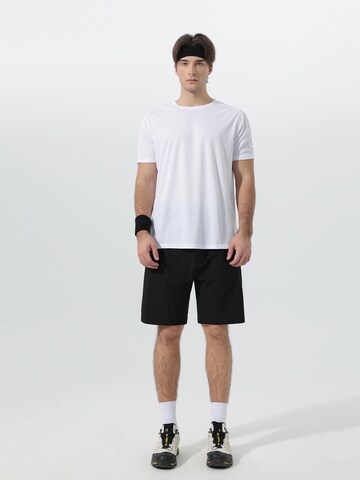 YOUTHUP Performance Shirt 'Feuchtleit' in White