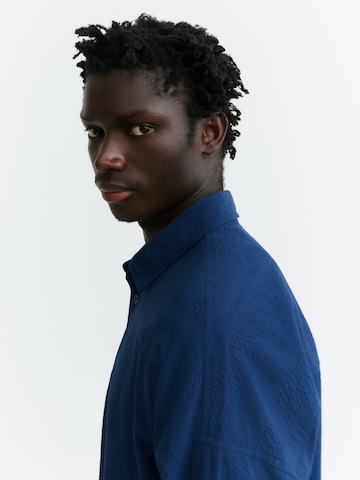Thinking MU Regular fit Overhemd 'HARU' in Blauw: zijkant