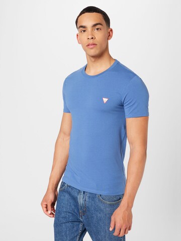 T-Shirt GUESS en bleu : devant