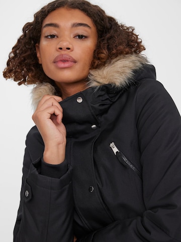 Parka de iarnă 'Track' de la VERO MODA pe negru