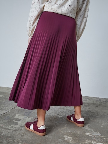 SISTERS POINT Skirt in Red