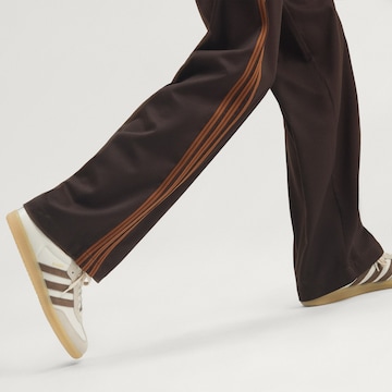 Regular Pantalon 'Firebird' ADIDAS ORIGINALS en marron