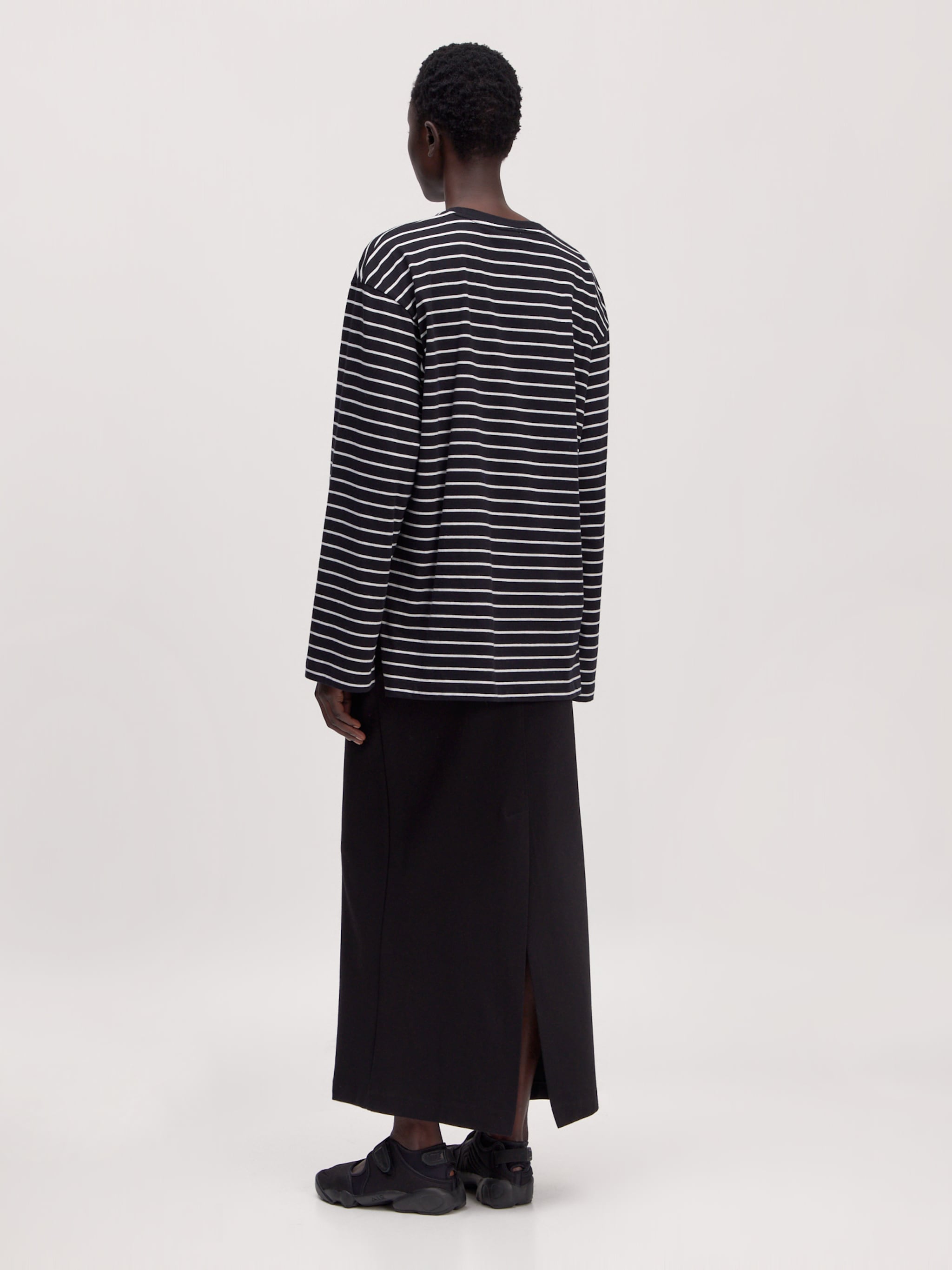 EDITED Produkte Longsleeve 'Keke' schwarz